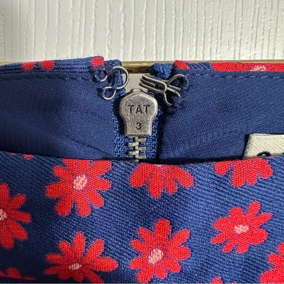 ALICE + OLIVIA Michiko Pintuck Daisy Print Pants Navy/Red Size 10 - Picture 3 of 11